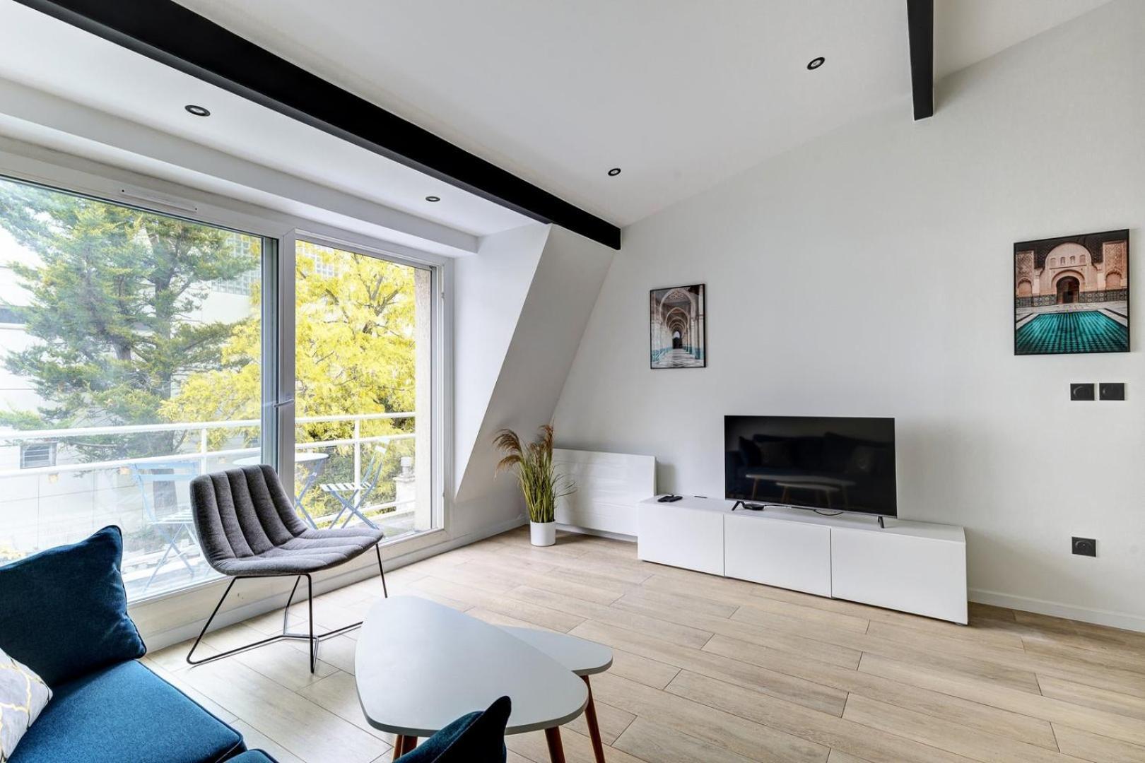 321 New Delhi - Superbe * Suresnes